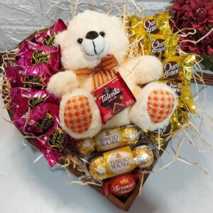 CESTAS COM PELÚCIA E CHOCOLATES