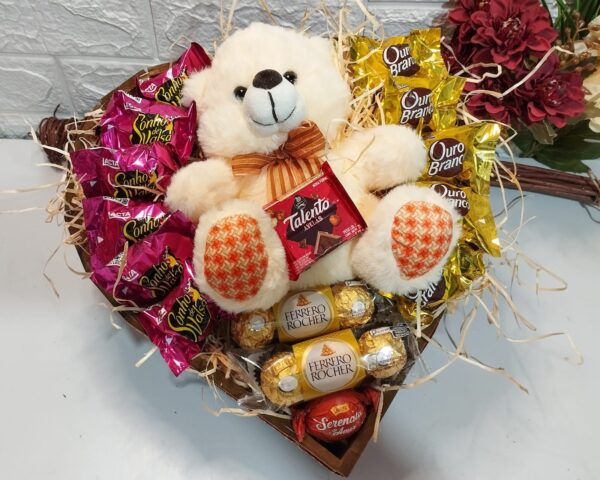 CESTAS COM PELÚCIA E CHOCOLATES