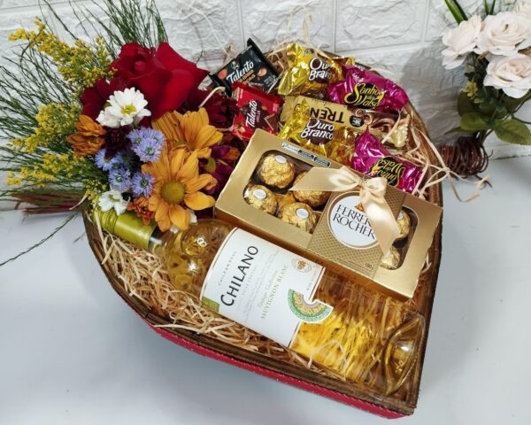 Cesta de vinho e flores