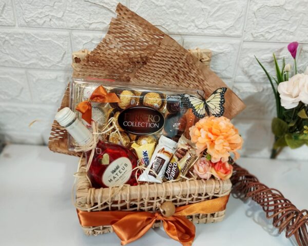 CESTA PERSONALIZADA DE CHOCOLATE